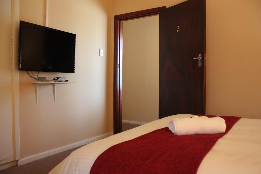 Sunnyridge Lodge East London Room photo